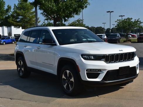 Used 2024 Jeep Grand Cherokee Limited 4xe AWD/4WD image 3