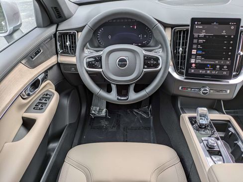 New 2026 Volvo XC90 B6 Plus w/ Protection Package Premier image 17