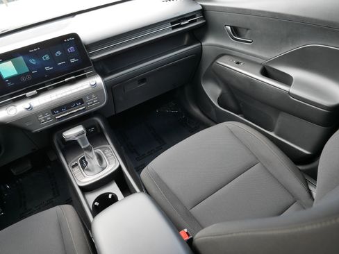 Certified 2025 Hyundai Kona SEL AWD/4WD image 11