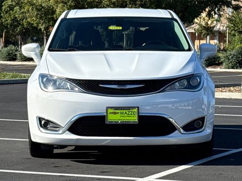 Used 2020 Chrysler Pacifica Touring image 6