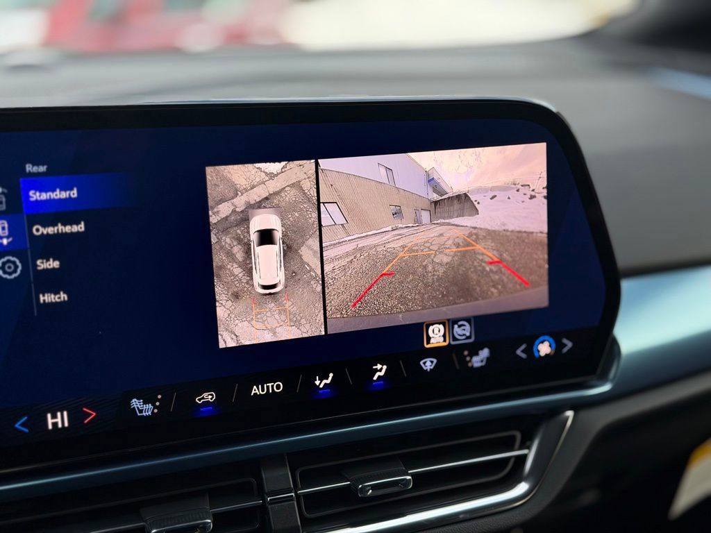 New 2026 Chevrolet Equinox EV LT AWD/4WD image 18