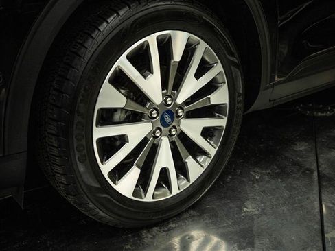 Used 2020 Ford Escape Titanium AWD/4WD image 3