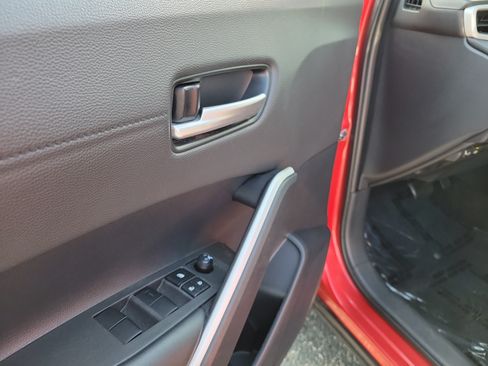 Used 2025 Toyota Corolla Cross XLE FWD image 18