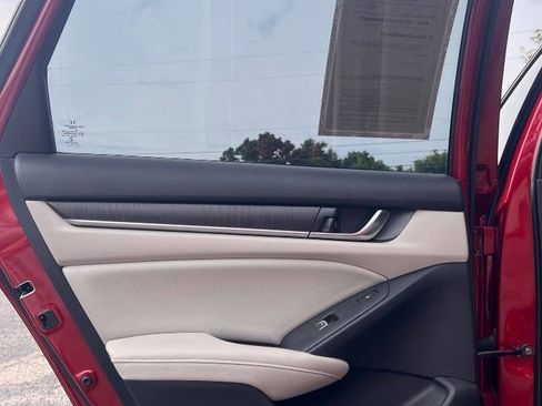 Used 2018 Honda Accord Touring image 14