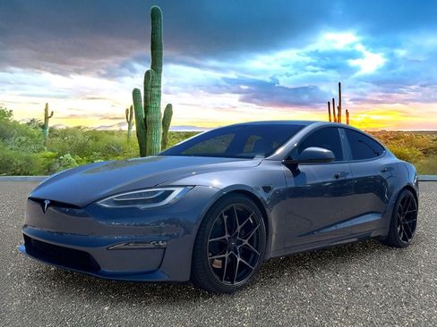 Used 2022 Tesla Model S Plaid AWD/4WD image 2