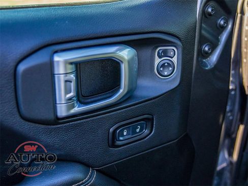 Used 2021 Jeep Gladiator Overland image 28
