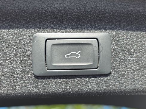 Used 2023 Audi Q3 2.0T Premium w/ Black Optic Package image 13