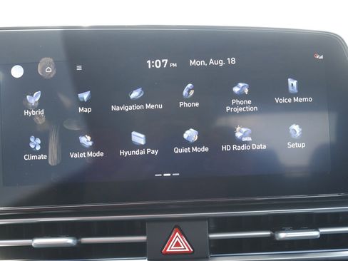 New 2025 Hyundai Elantra Limited image 24