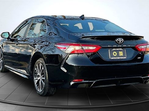 Used 2019 Toyota Camry SE w/ Audio Package FWD image 4