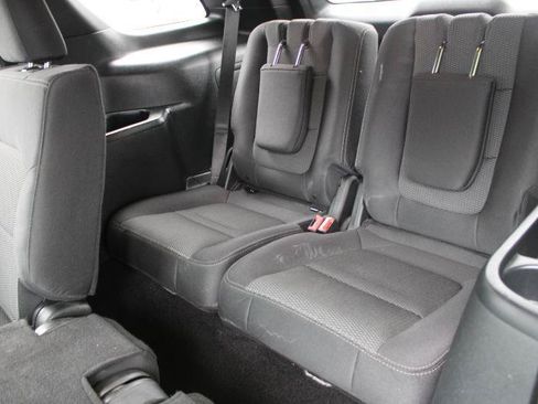 Used 2019 Ford Explorer XLT w/ Equipment Group 201A FWD image 14