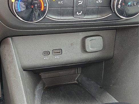 Used 2025 Buick Encore GX Preferred FWD image 29