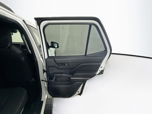 Used 2025 Toyota 4Runner SR5 AWD/4WD image 29