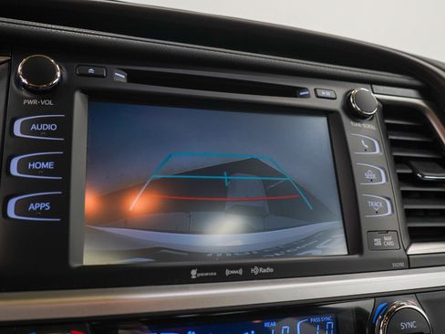 Used 2019 Toyota Highlander XLE AWD/4WD image 31