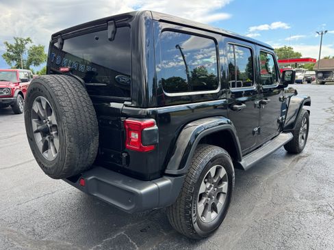 Used 2018 Jeep Wrangler Unlimited Sahara w/ Dual Top Group AWD/4WD image 7