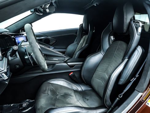 Used 2023 Chevrolet Corvette Stingray Premium Cpe w/ Z51 Performance Package image 16