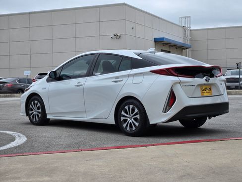 Used 2022 Toyota Prius Prime XLE FWD image 5