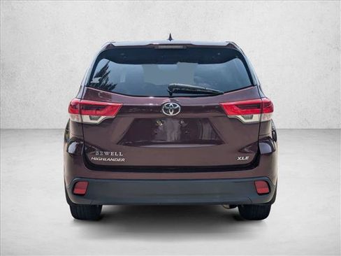 Used 2019 Toyota Highlander XLE FWD image 6