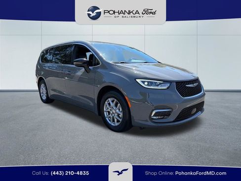 Used 2025 Chrysler Pacifica Select FWD image 4