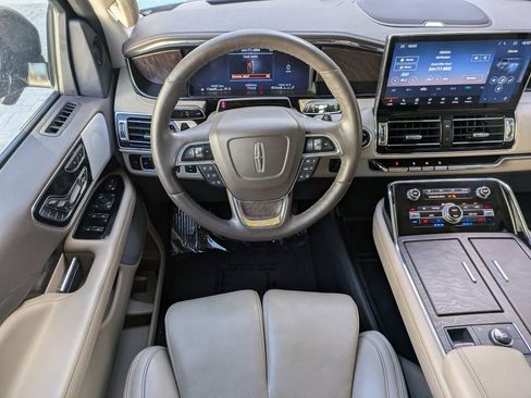 Certified 2024 Lincoln Navigator Reserve AWD/4WD image 19