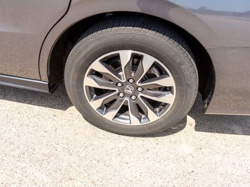 Used 2024 Honda Odyssey EX-L image 11