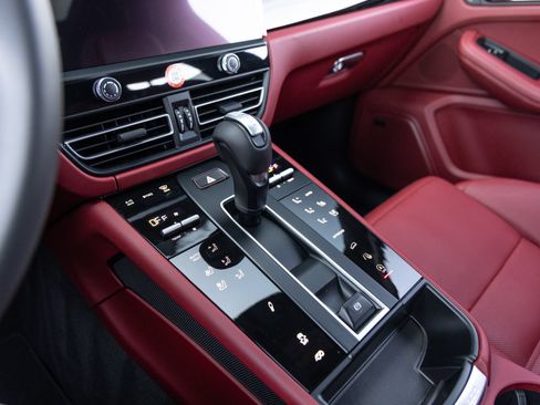 Used 2025 Porsche Macan S AWD/4WD image 18
