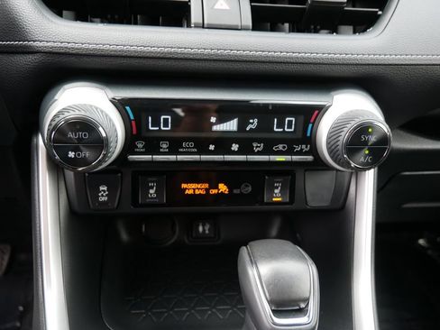 Certified 2019 Toyota RAV4 XLE w/ Convenience Package AWD/4WD image 19