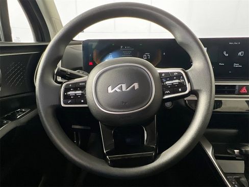 Certified 2024 Kia Sorento LX image 12