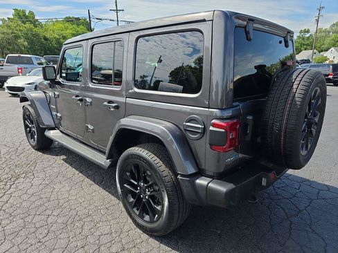 Used 2021 Jeep Wrangler Unlimited Sahara w/ Cold Weather Group AWD/4WD image 20