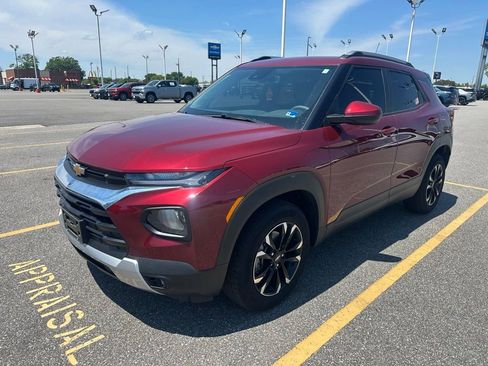 Used 2023 Chevrolet TrailBlazer LT w/ Convenience Package AWD/4WD image 1