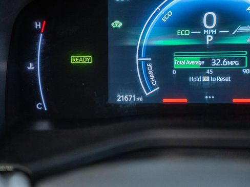 Used 2025 Toyota Camry SE image 43