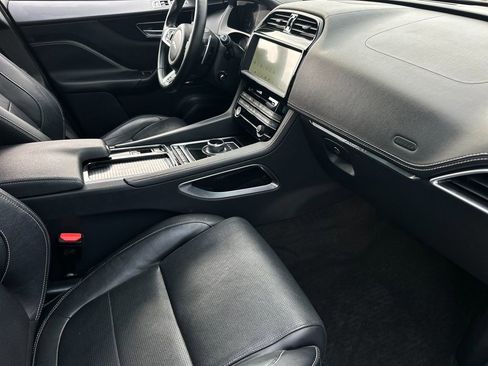Used 2019 Jaguar F-PACE S image 16