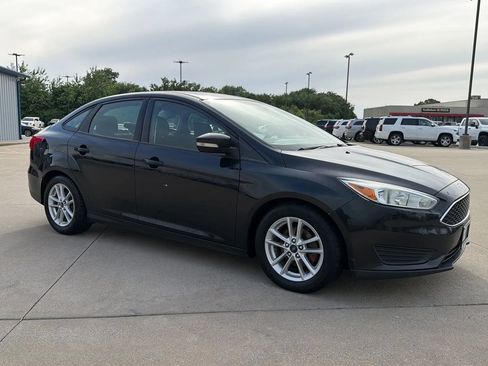 Used 2015 Ford Focus SE FWD image 25