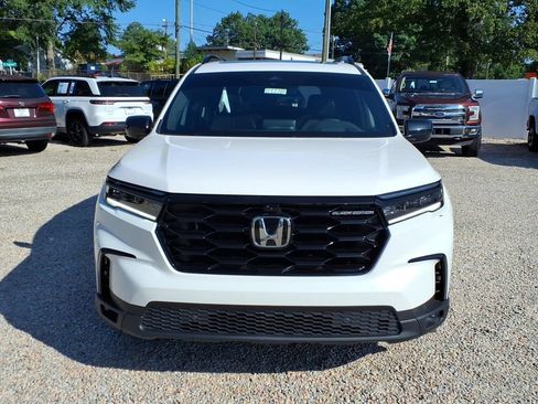 Used 2025 Honda Pilot Black Edition image 2