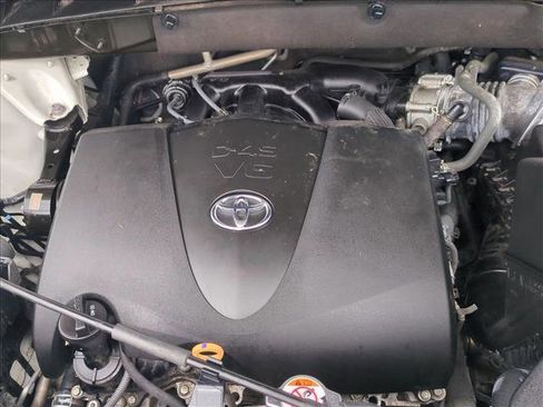 Used 2018 Toyota Highlander XLE image 24