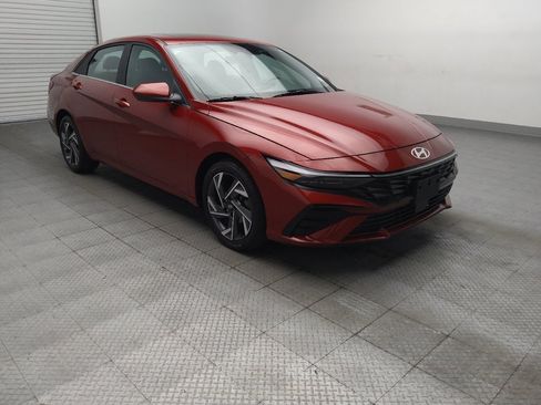 Used 2025 Hyundai Elantra SEL FWD image 13