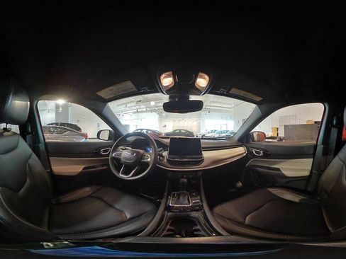 Used 2025 Jeep Compass Limited image 42