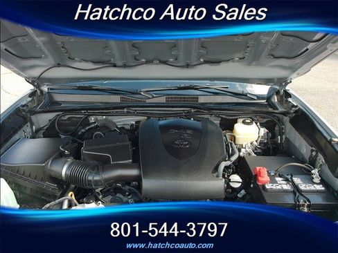 Used 2021 Toyota Tacoma TRD Off-Road AWD/4WD image 10