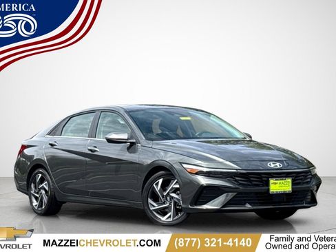 Used 2025 Hyundai Elantra Limited FWD image 1