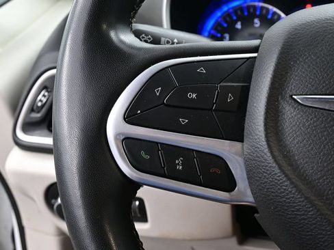 Used 2022 Chrysler Pacifica Touring-L FWD image 30