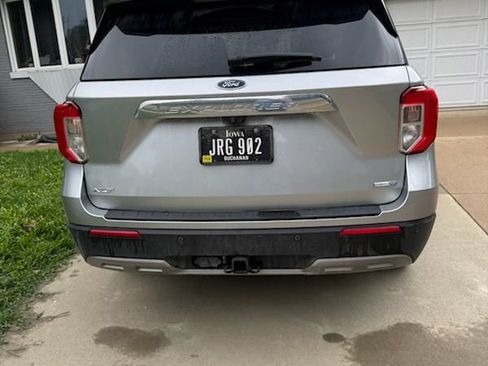 Used 2020 Ford Explorer XLT w/ Equipment Group 202A AWD/4WD image 3