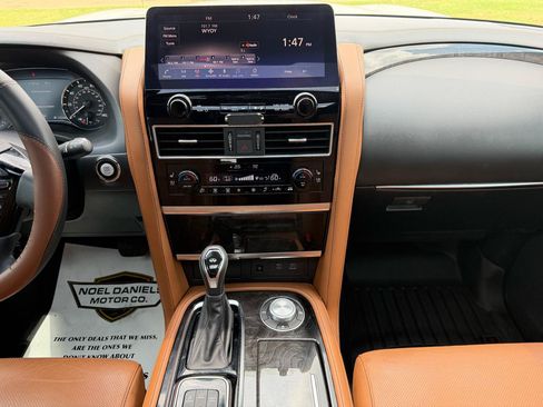 Used 2024 INFINITI QX80 Sensory w/ Cargo Package AWD/4WD image 18