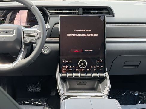 New 2026 GMC Terrain Denali w/ LPO, Black Badging Package AWD/4WD image 19