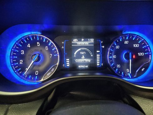 Used 2020 Chrysler Voyager L FWD image 23