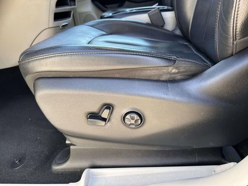 Used 2018 Chrysler Pacifica Touring-L FWD image 10