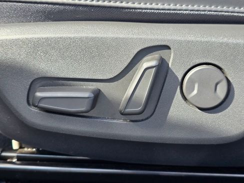 Used 2024 Kia Niro EX Touring FWD image 25