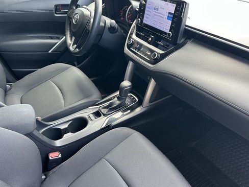 Used 2022 Toyota Corolla Cross LE AWD/4WD image 17