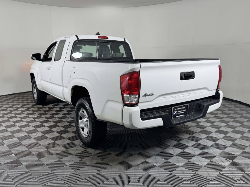 Used 2017 Toyota Tacoma SR w/ SR Convenience Package AWD/4WD image 8