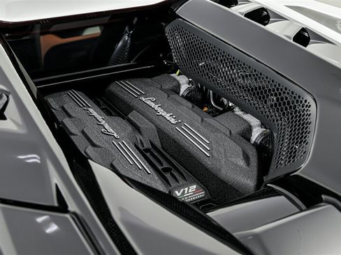 Used 2025 Lamborghini Revuelto AWD/4WD image 20