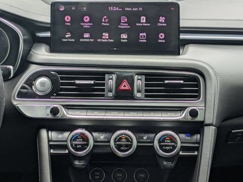 Used 2022 Genesis G70 2.0T RWD image 16