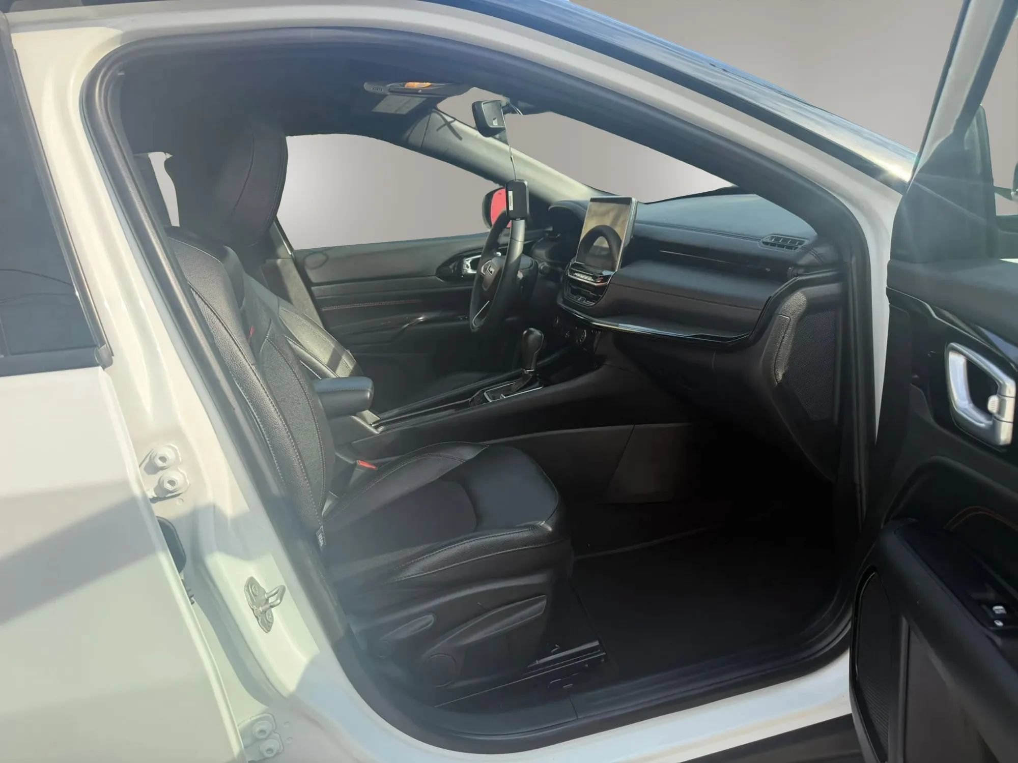 Used 2024 Jeep Compass Trailhawk AWD/4WD image 27